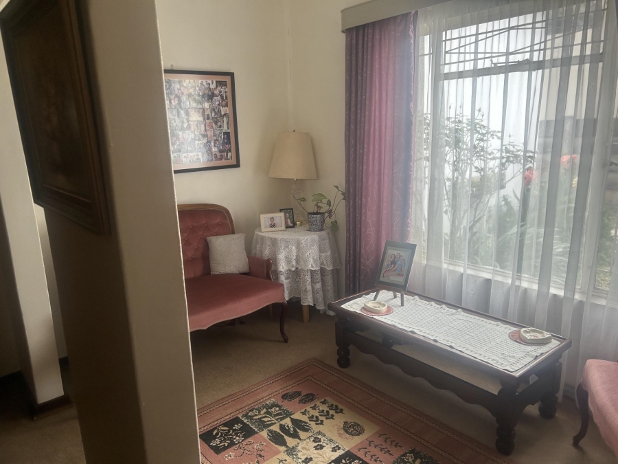5 Bedroom Property for Sale in Viljoenskroon Free State